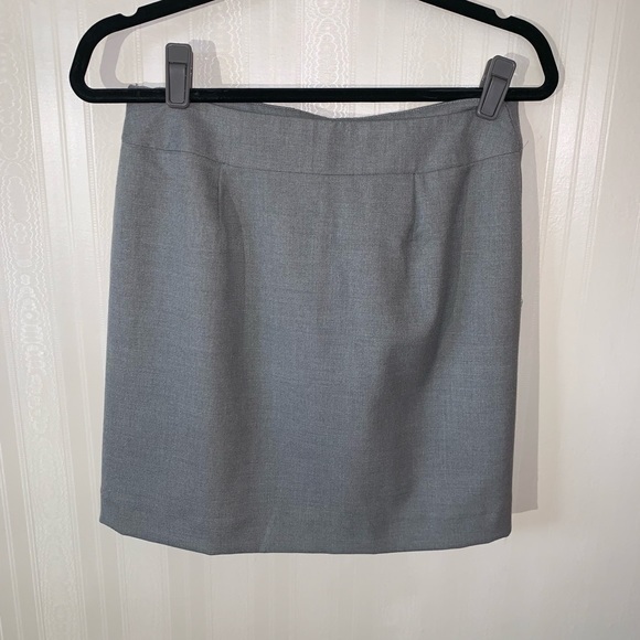 Gap‎ gray skirt size 2 stretch - Picture 2 of 6